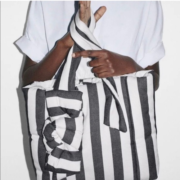 ZARA Beautiful & Unique B & W large striped Bow Tote Bag NWT🔥🔥🔥 - Picture 8 of 9